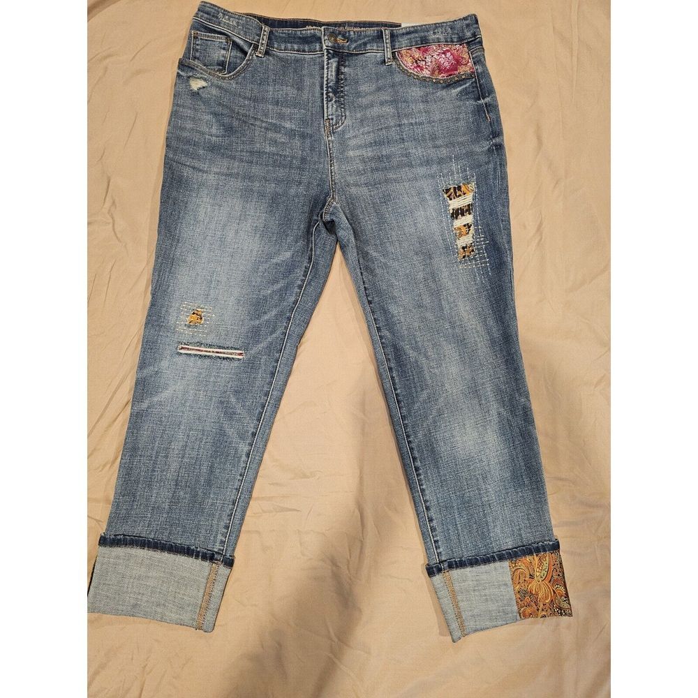 Chicos Women's 4R So Slimming Girlfriend Slimleg Ankle Floral Embroidered NWT